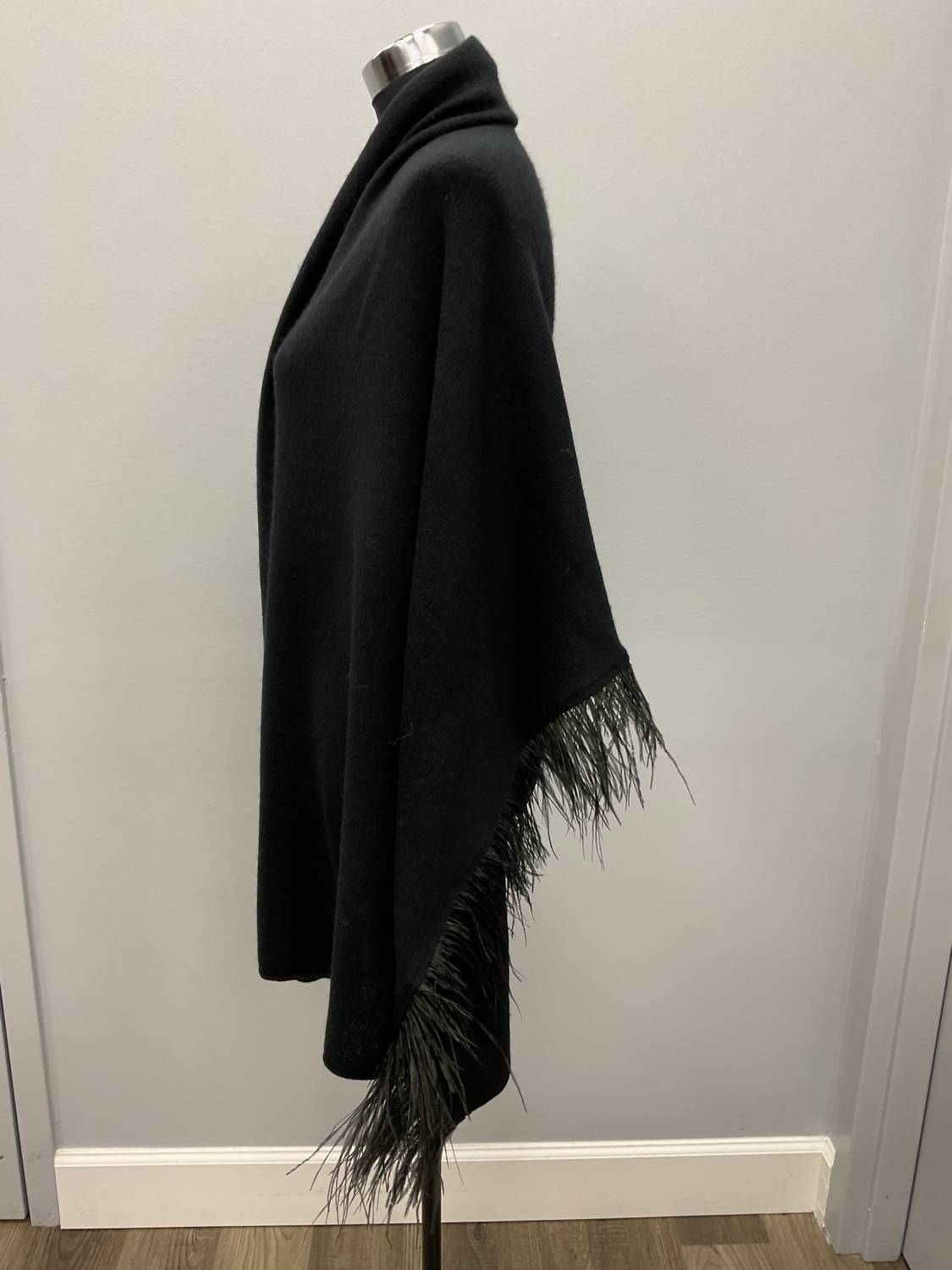 Incashmere - OSTRICH FEATHER WOOL SHAWL