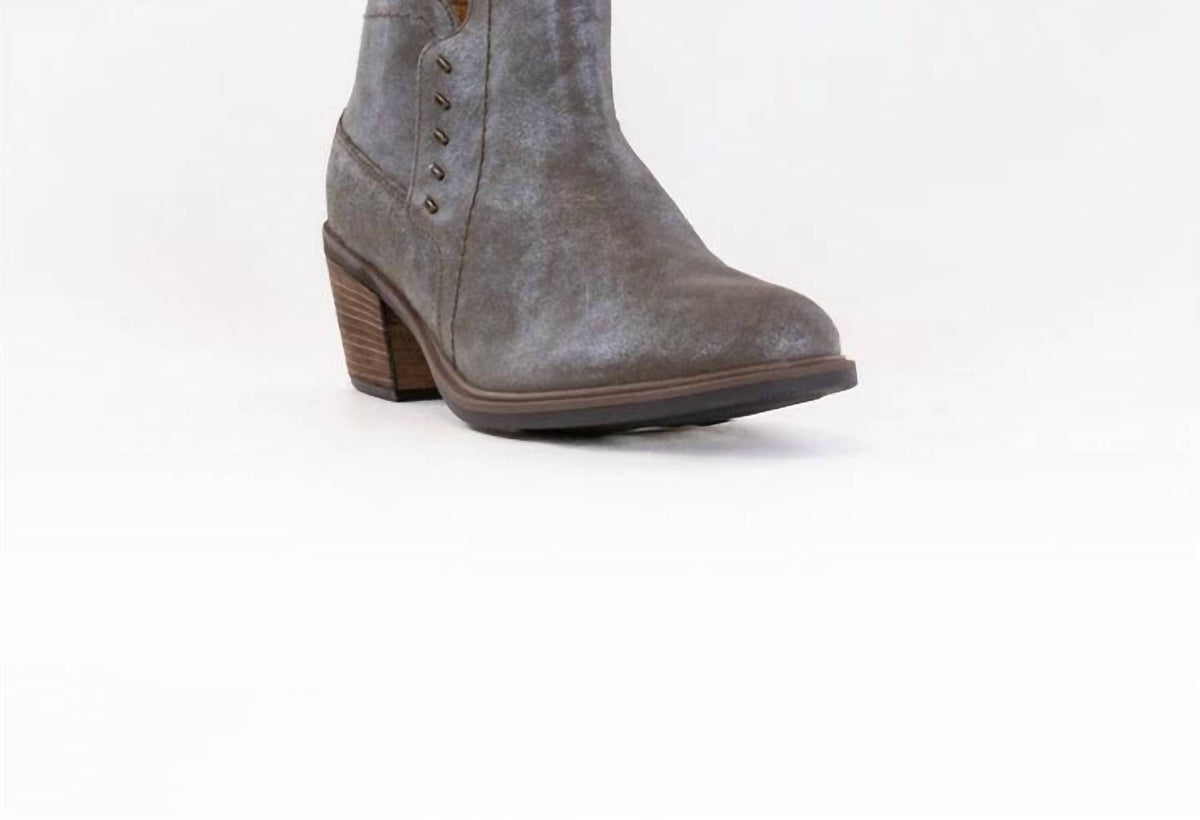 Clarks - Women's Neva Lo Ankle Boots