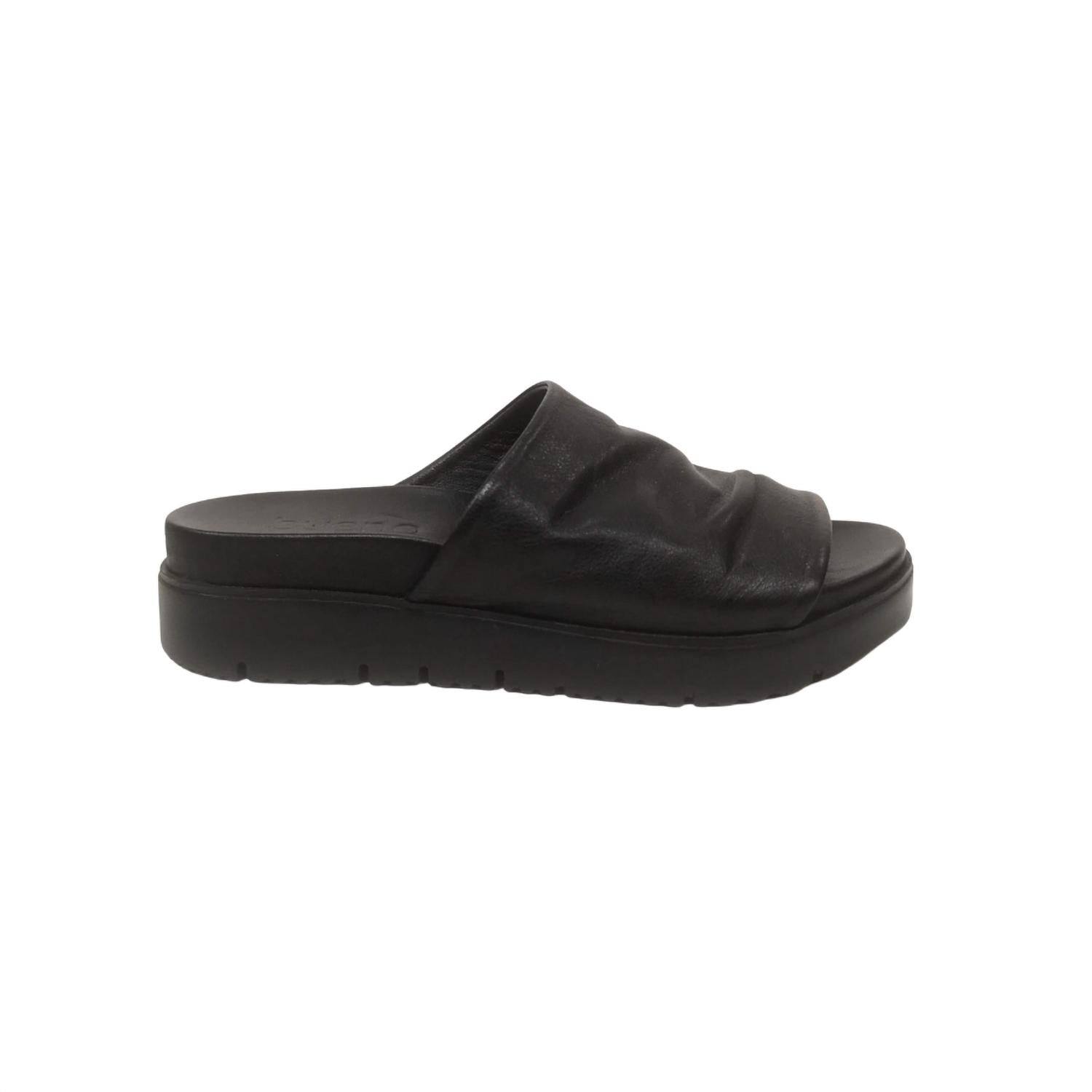 Bueno - Women's Splash Sandal
