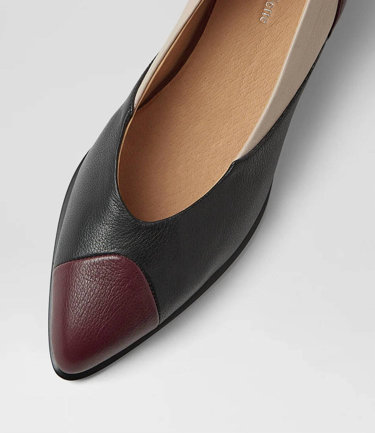 Django & Juliette - Women's Emberta Pointed Toe Flats