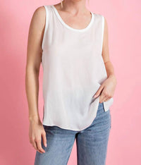 Ee:Some - Round Neck Sleeveless Top