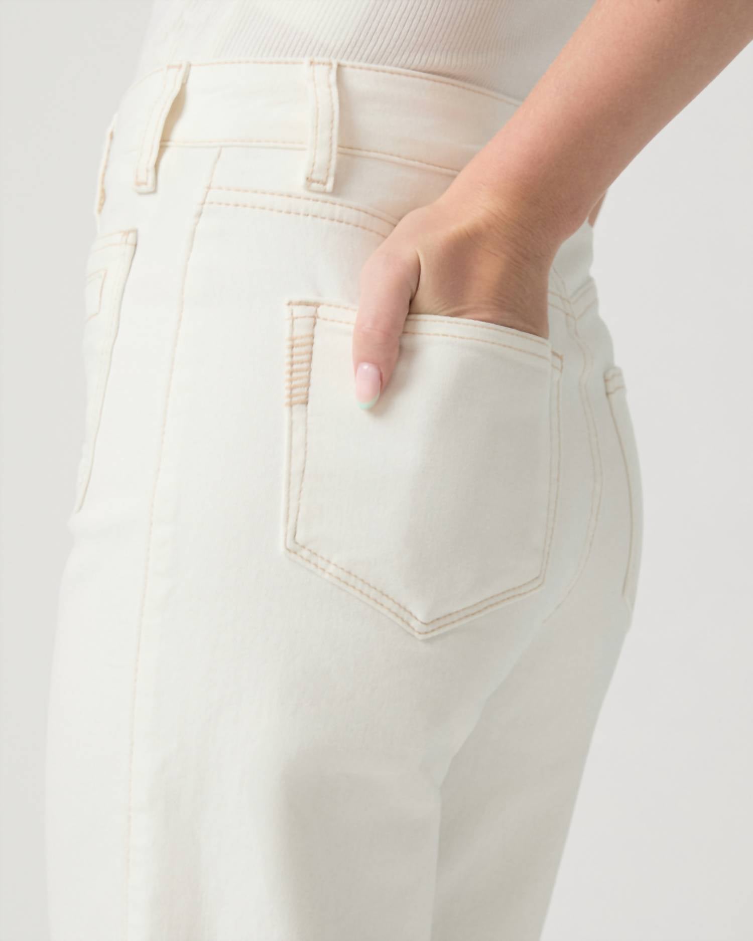 Paige - Anessa 31" Wide Leg Jeans
