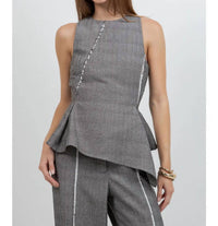 Whiteroom+Cactus - Fray Edge Detailed Asymmetrical Sleeveless Top