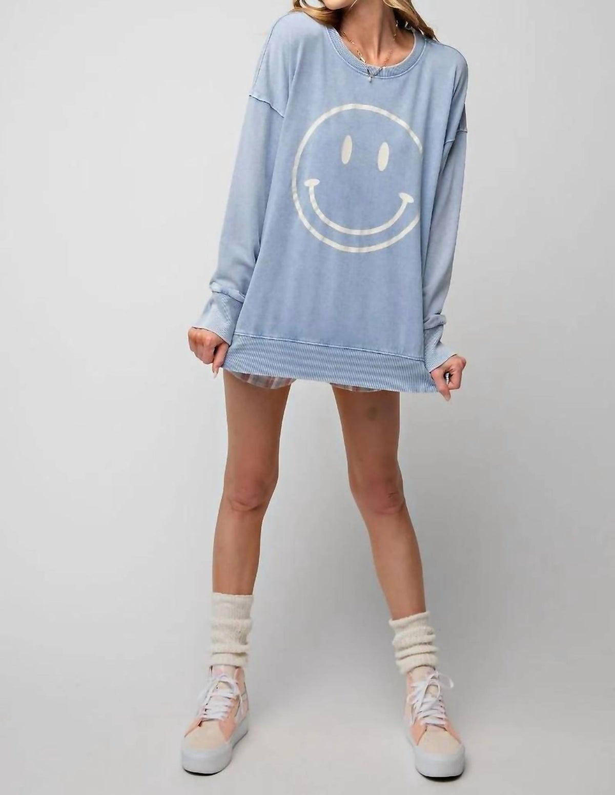 Easel - Mineral Wash Smiley Happy Face Pullover - Curvy