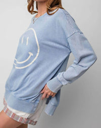 Easel - Mineral Wash Smiley Happy Face Pullover - Curvy