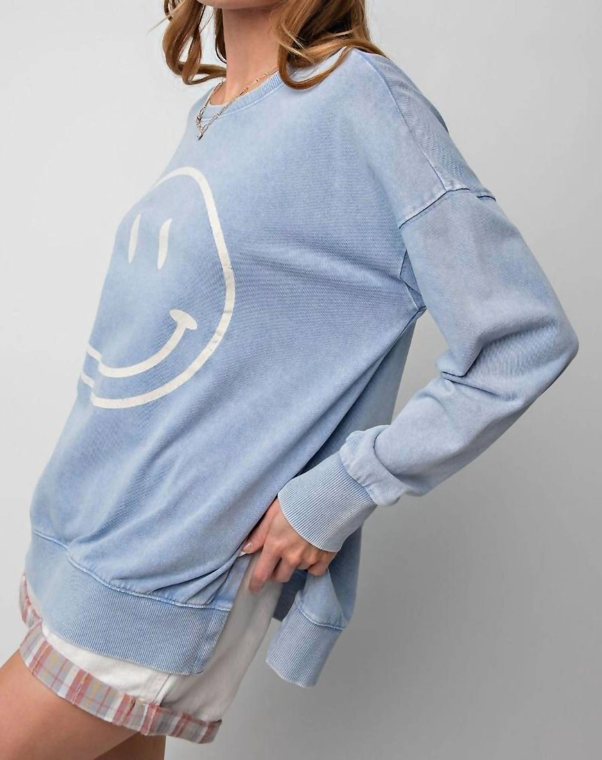 Easel - Mineral Wash Smiley Happy Face Pullover - Curvy
