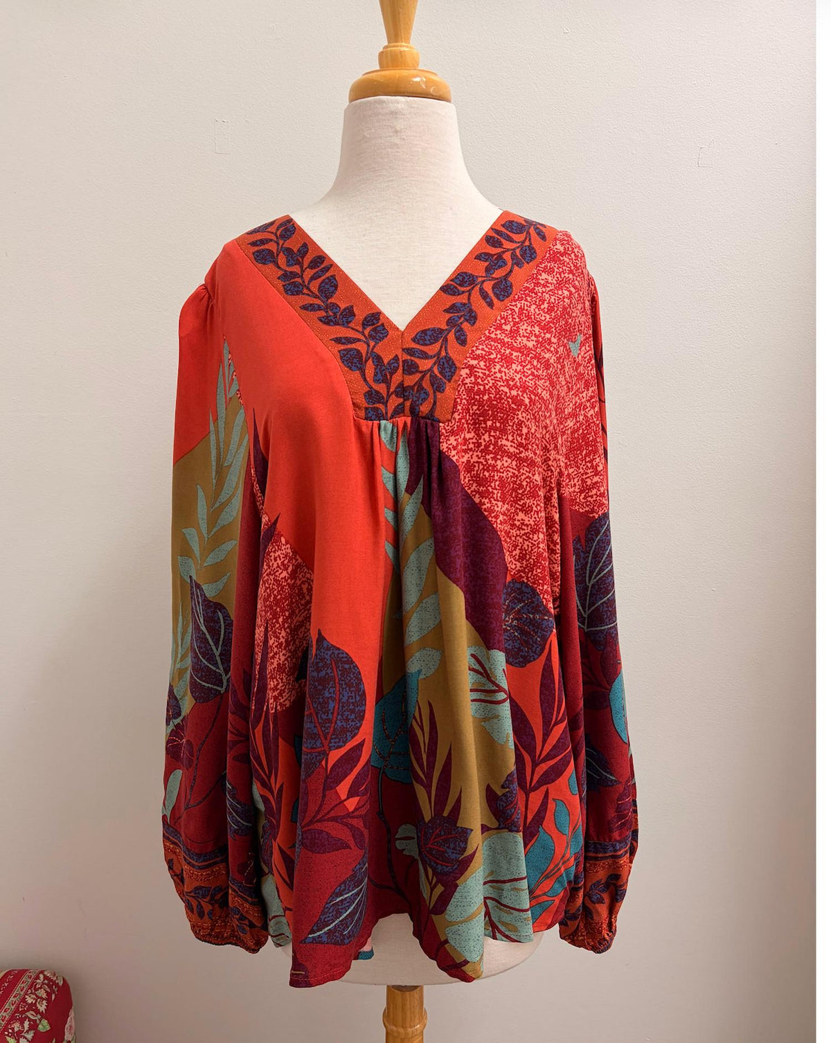 Easel - Women';s Long Sleeve Printed Top
