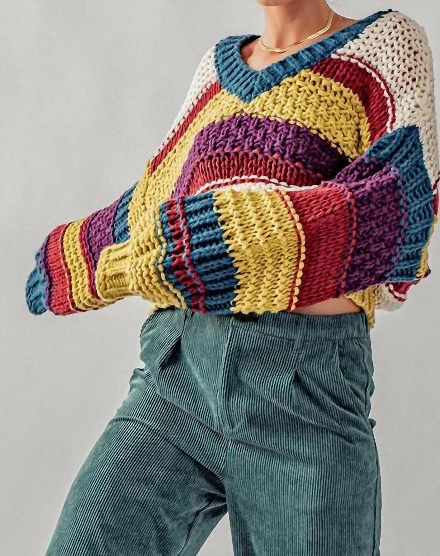 Trend:Notes - V Neck Line Slightly Cropped Chunky Knitted Sweater
