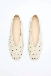 Le Monde Béryl - Women's Regency Eyelet Studded Leather Slipper