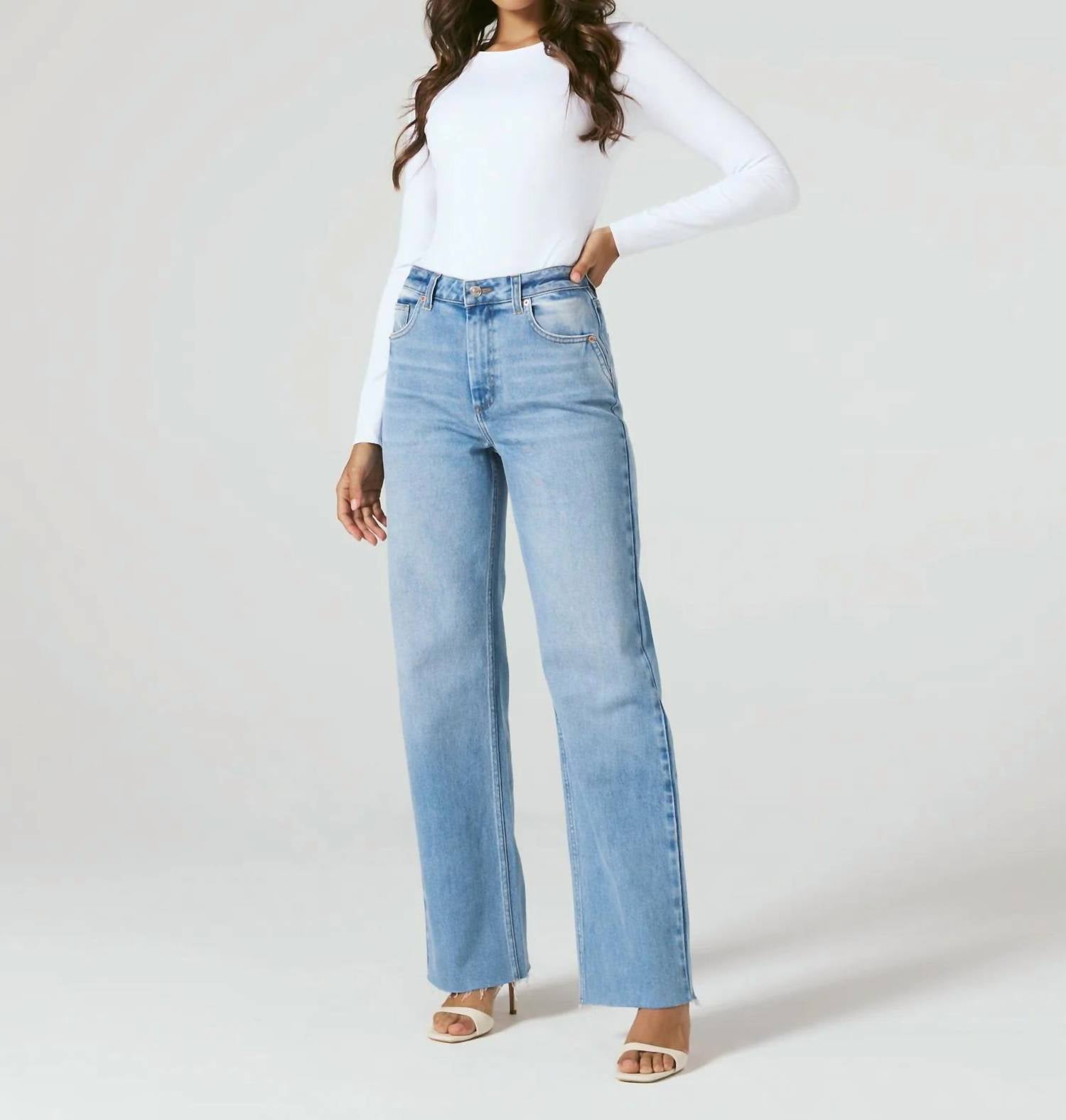 7Diamonds Gwen Wide Leg Jean in light blue - women's jeans - detail view