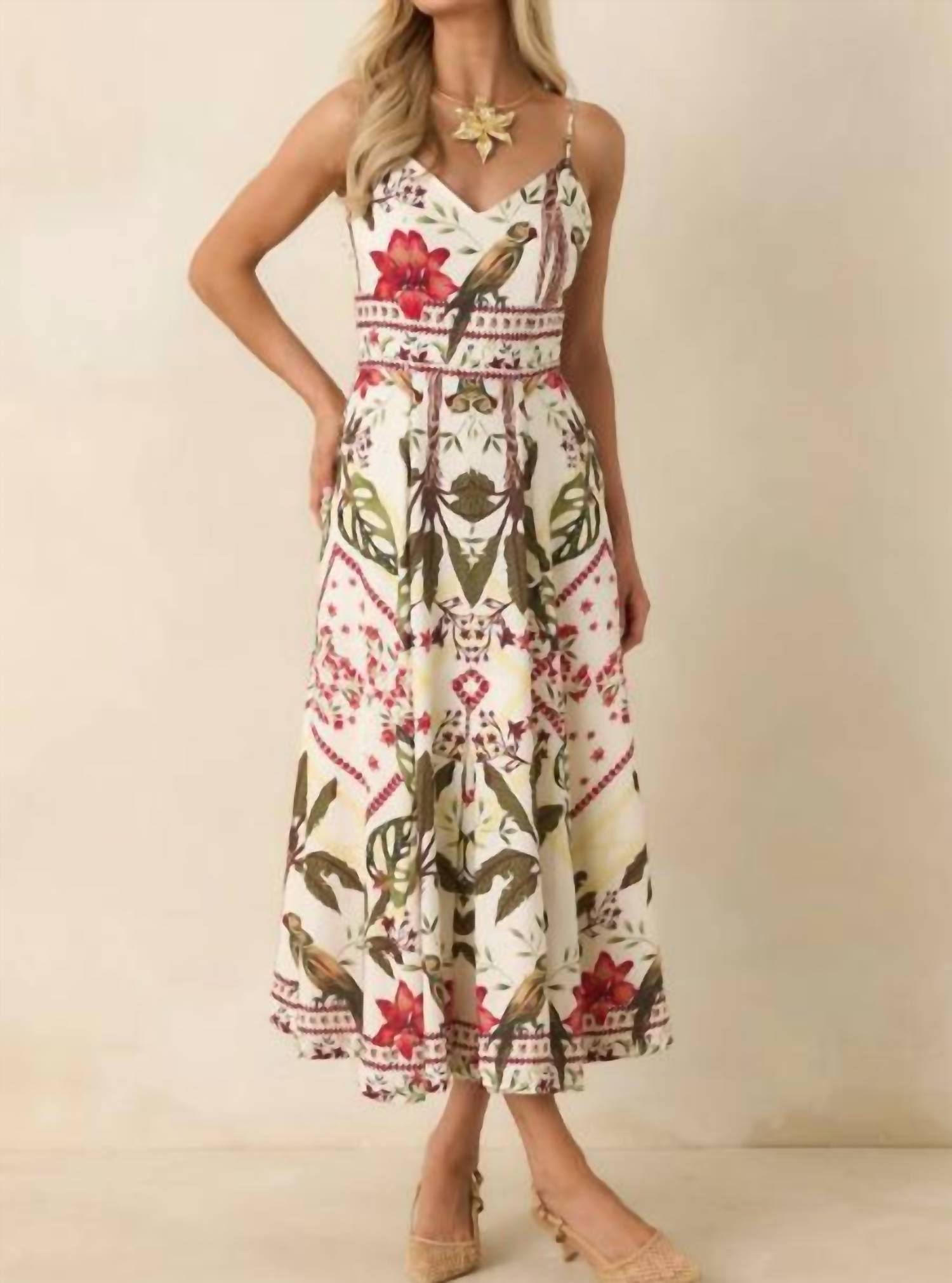 Aylaya - Luna V-neckline Maxi Dress