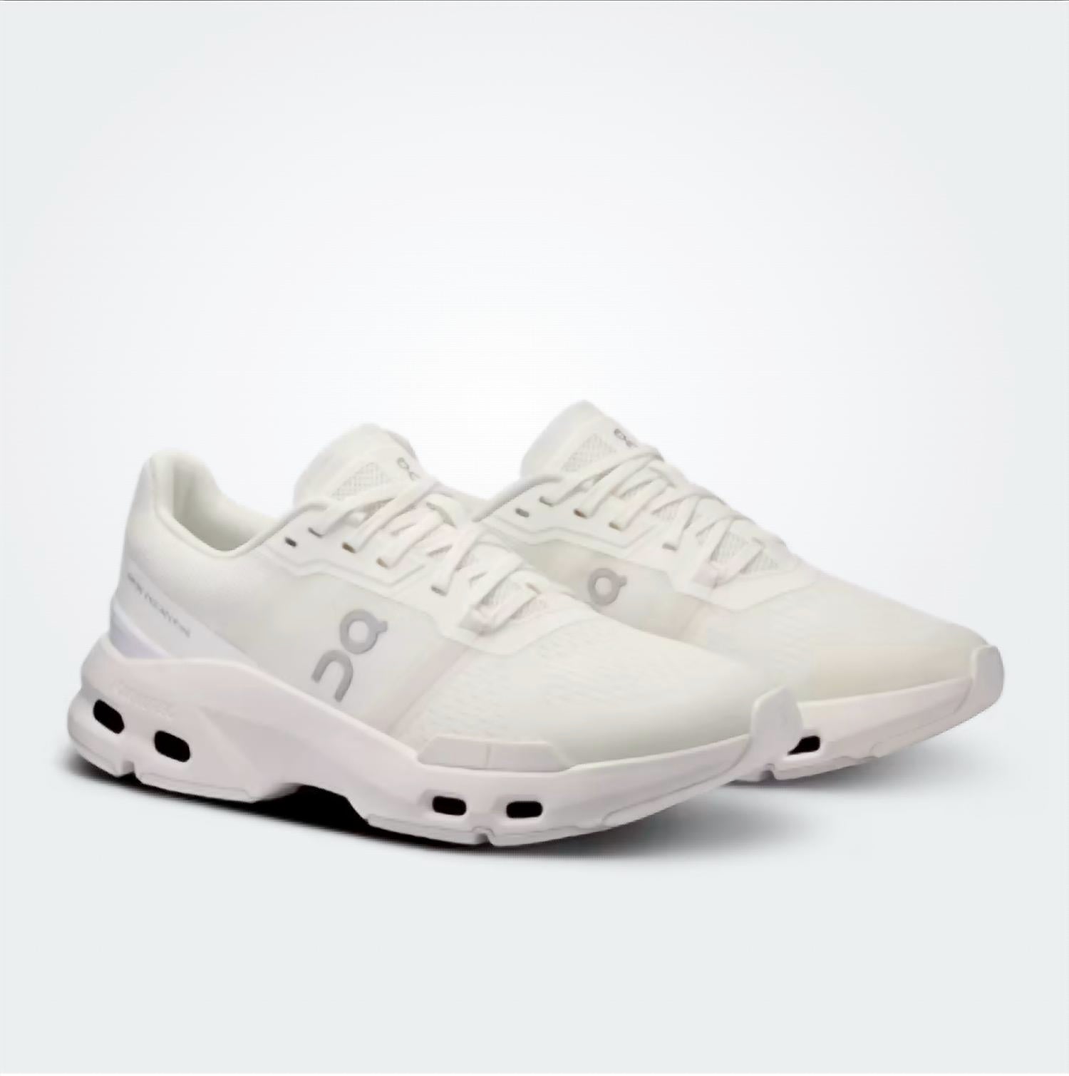 On - Women's Cloudpulse Sneakers