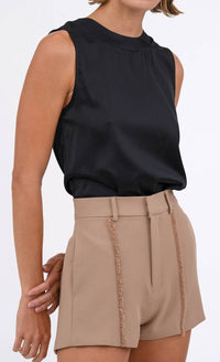 Nonchalant Label - Hedda Short
