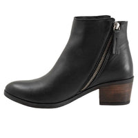 bueno WOMEN'S CAMILA BOOT in black - women's shoe - detail view