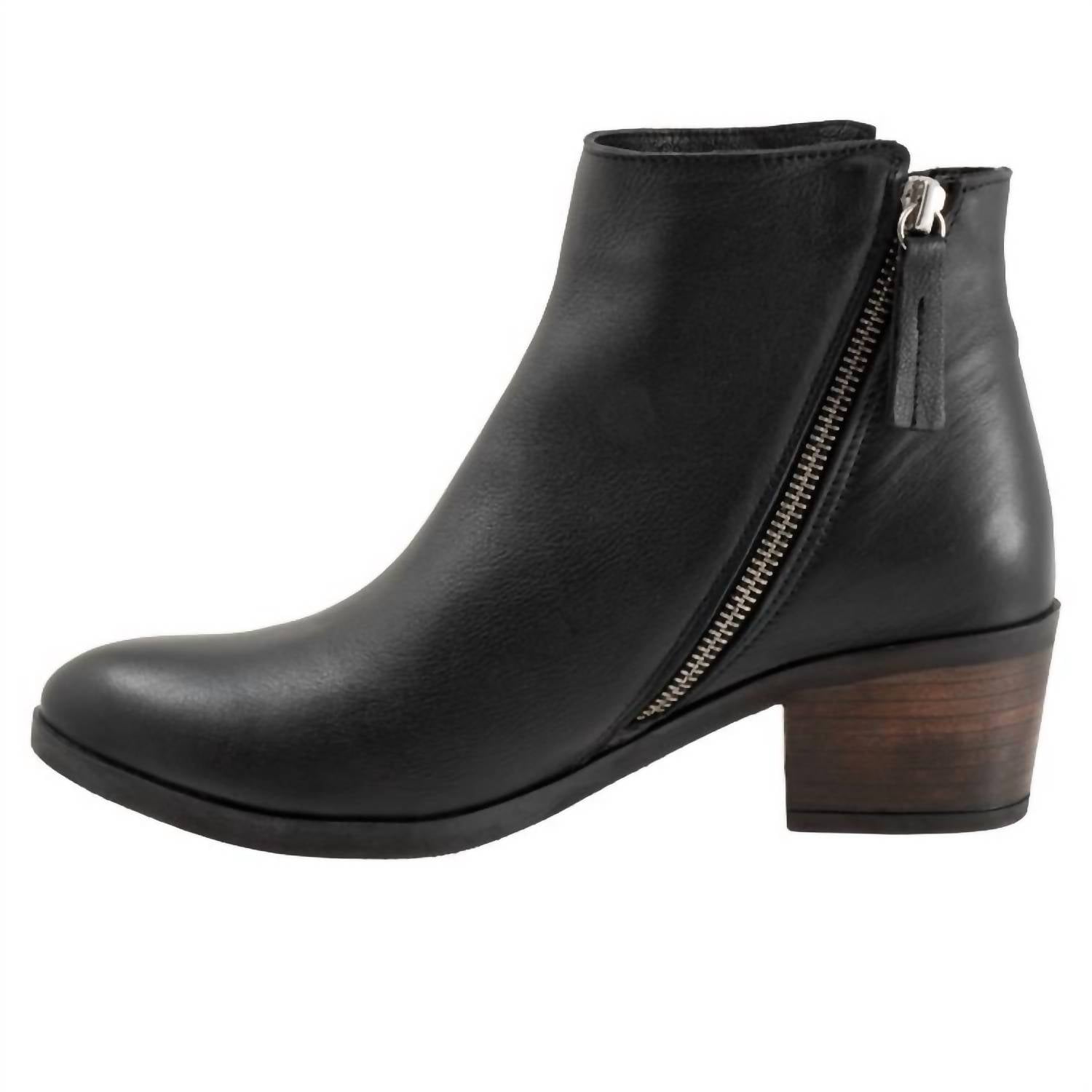 bueno WOMEN'S CAMILA BOOT in black - women's shoe - detail view