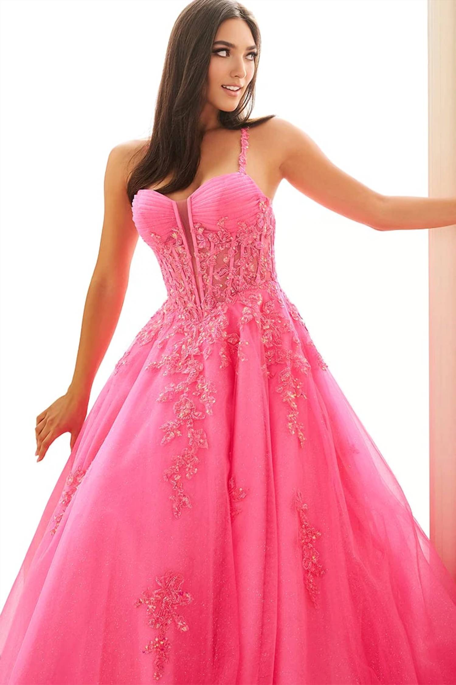 Ellie Wilde - Embellished Ballgown With Sweetheart Neckline