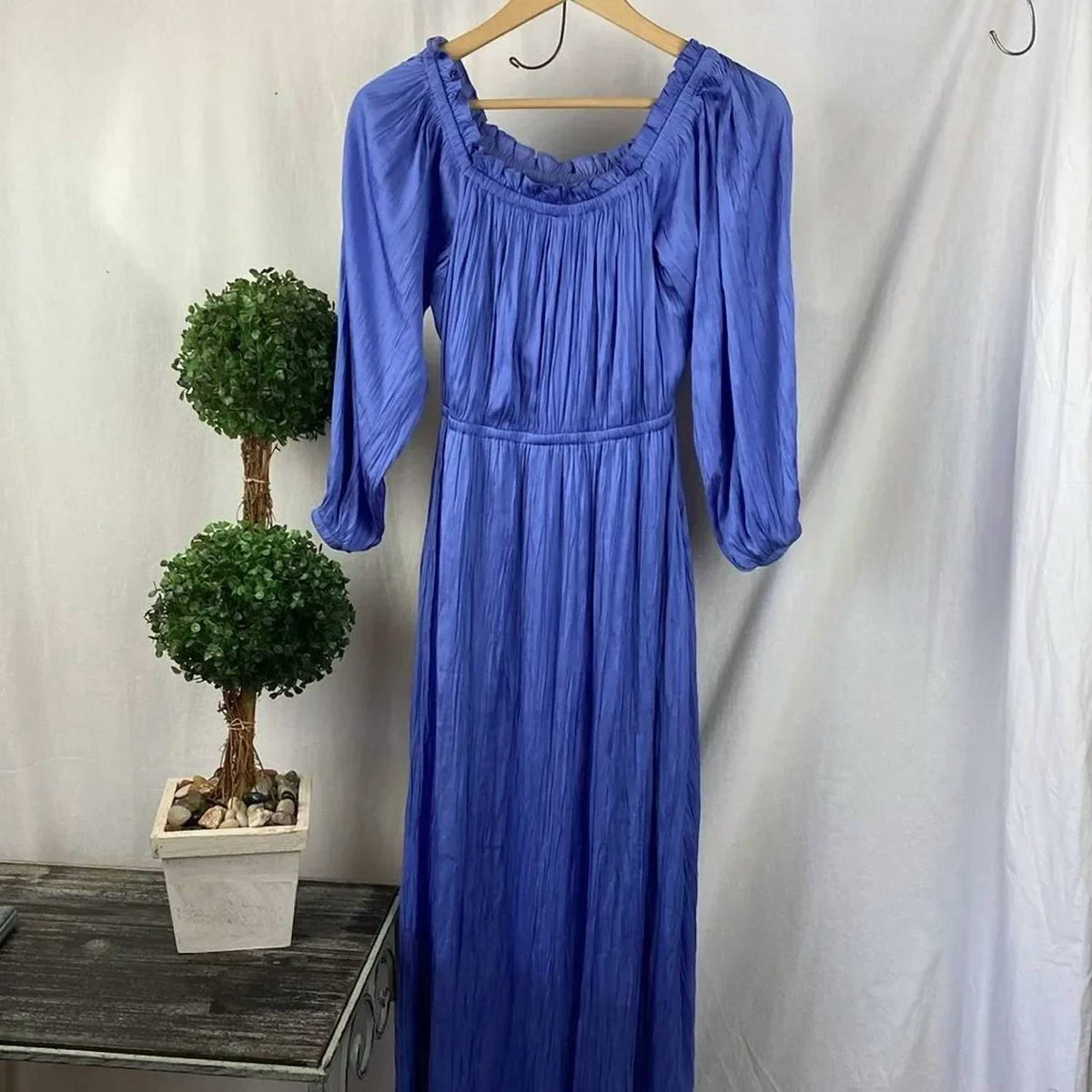 Bcbgmaxazria - Thee Quarter Sleeve Ruffle Midi Dress