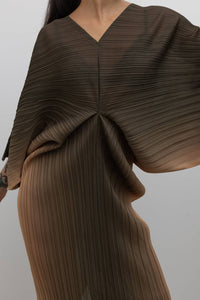 Collective - Dolman Sleeve Gradient Pleated Midi Dress