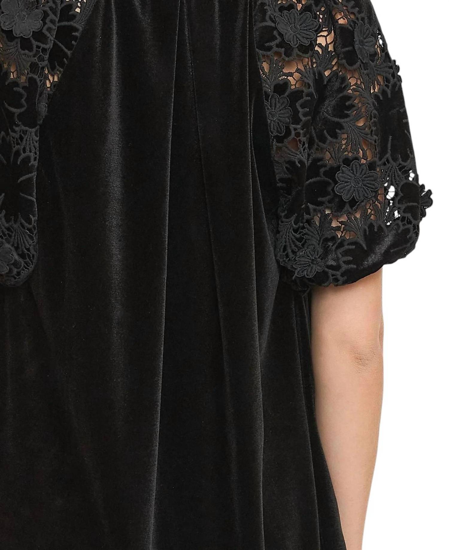 Umgee - Velvet And Appliques Top