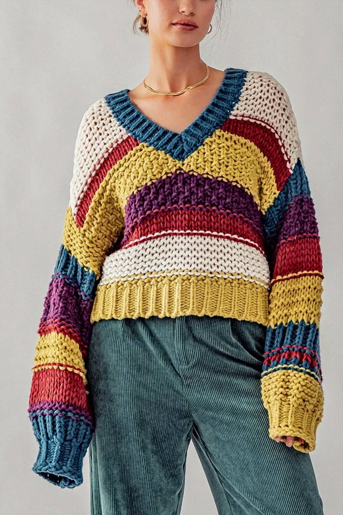 Trend:Notes - V Neck Line Slightly Cropped Chunky Knitted Sweater