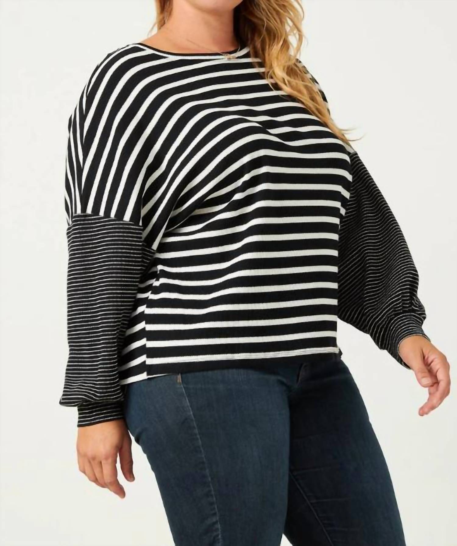 Hayden La - Contrast Stripe Sleeve Textured Knit Top