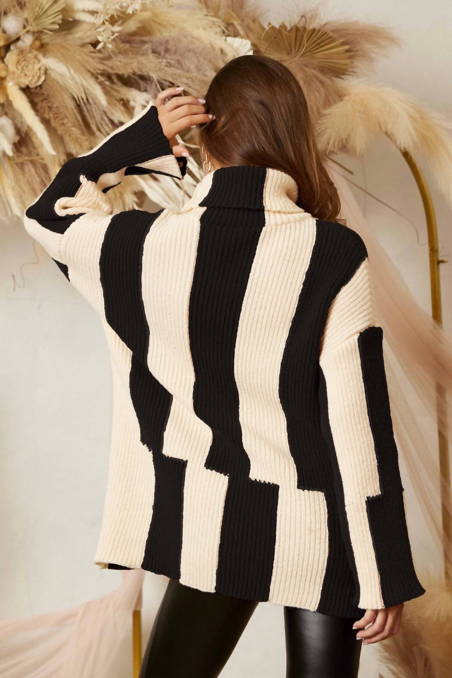 Endless Blu. - Abstract Stripe Sweater