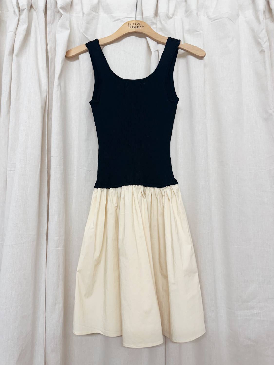 Elan - Contrast V Neck Mini Dress