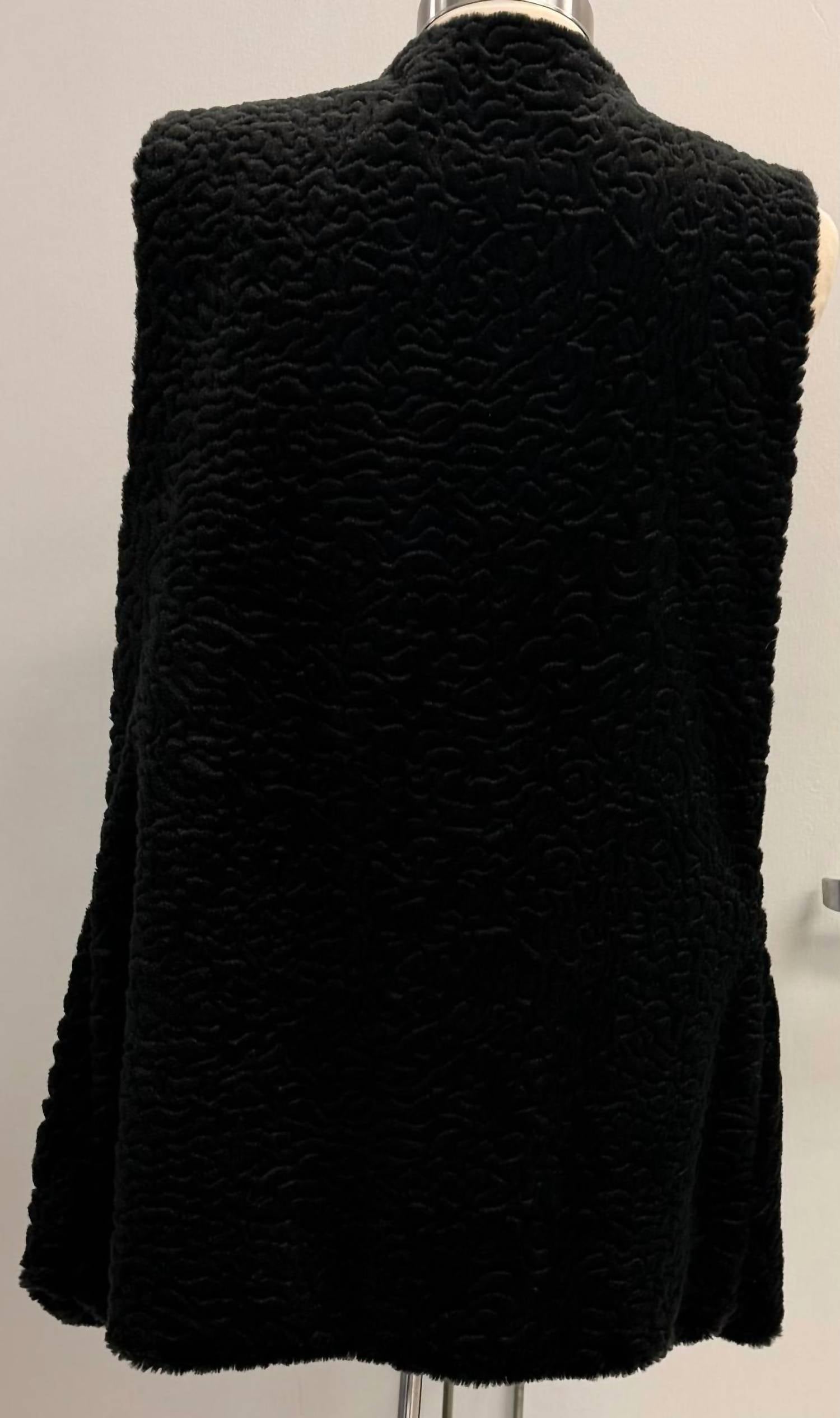 Lysse Women's Zip Up Vest in black - women's jacket - detail view