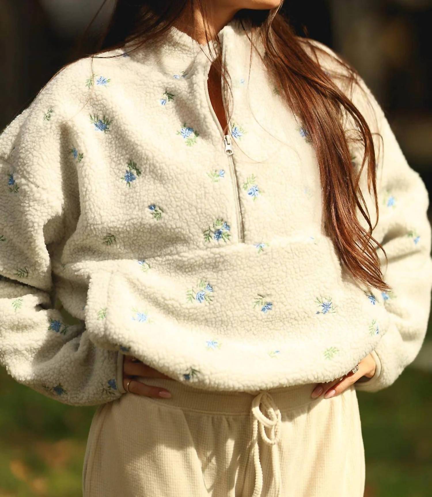 The Happy Camp3R - Elle Pullover Sweater