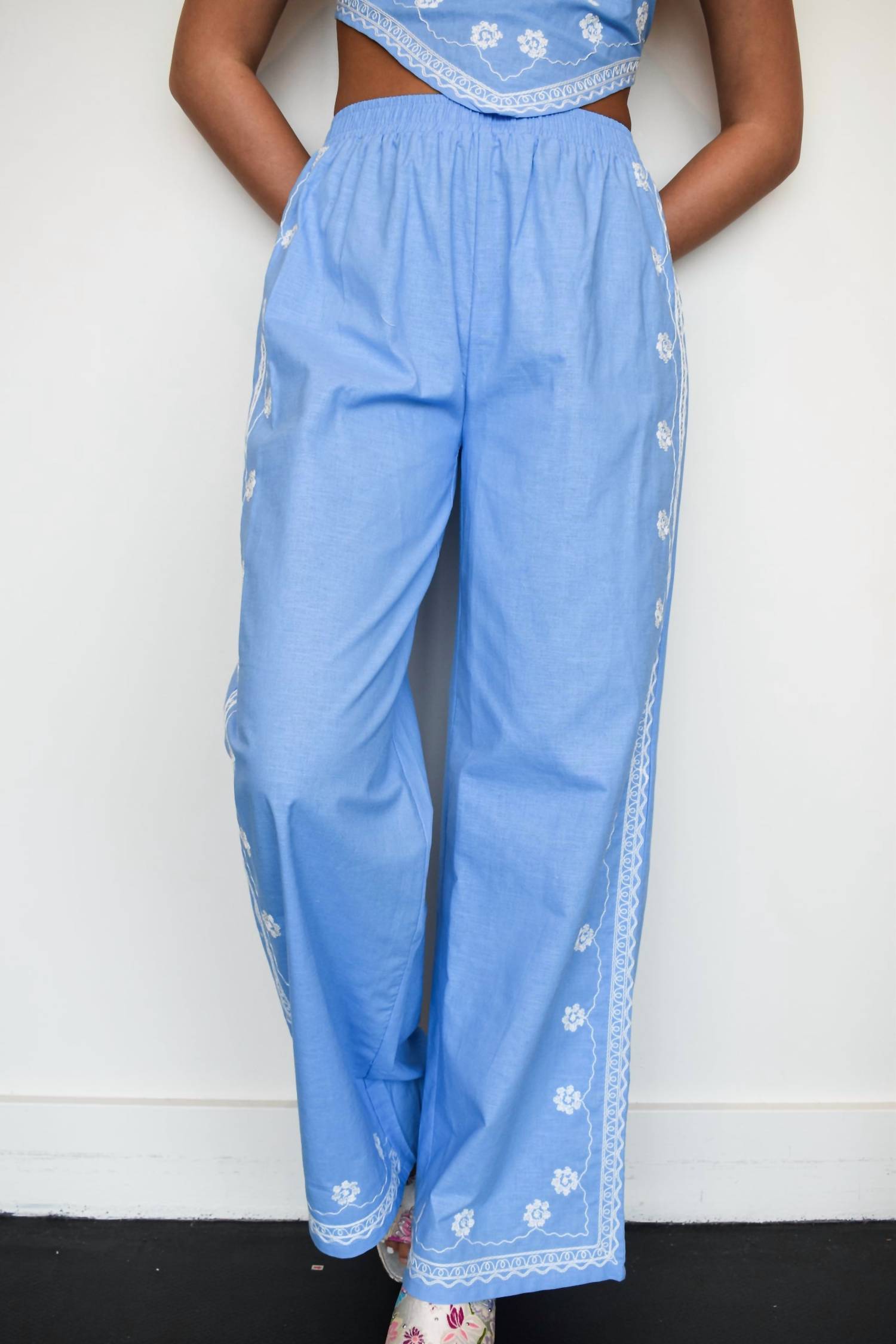 Mable - Linen Mix Embroidered Scarf Top And Pants Set