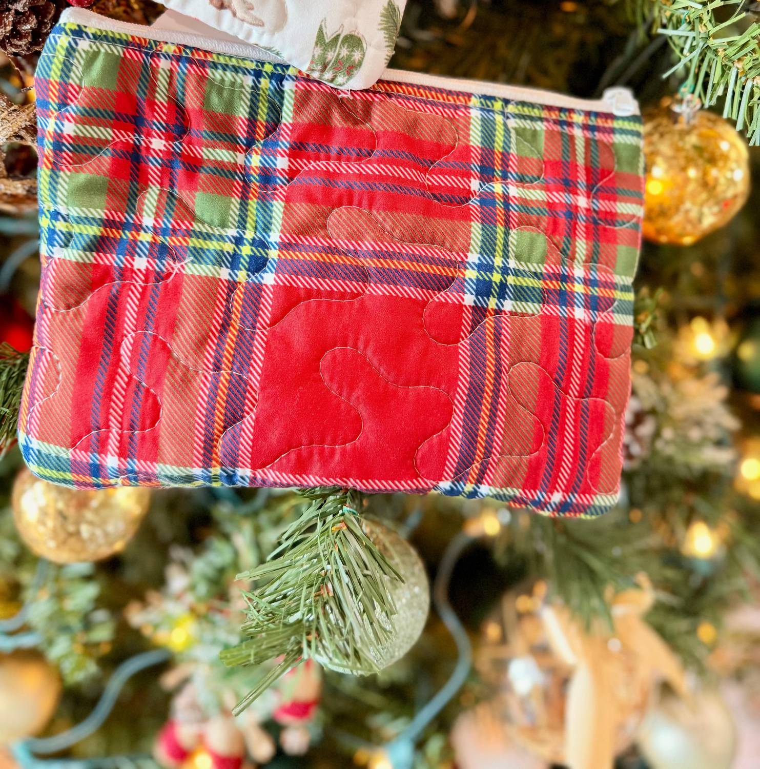 Ida Mae Home Women's Christmas Plaid Quilted Bag in red - women's bag - detail view