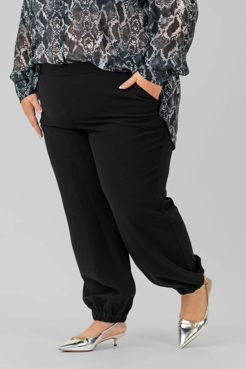 Karen Kane - Crepe Relaxed Ankle Pants - Plus