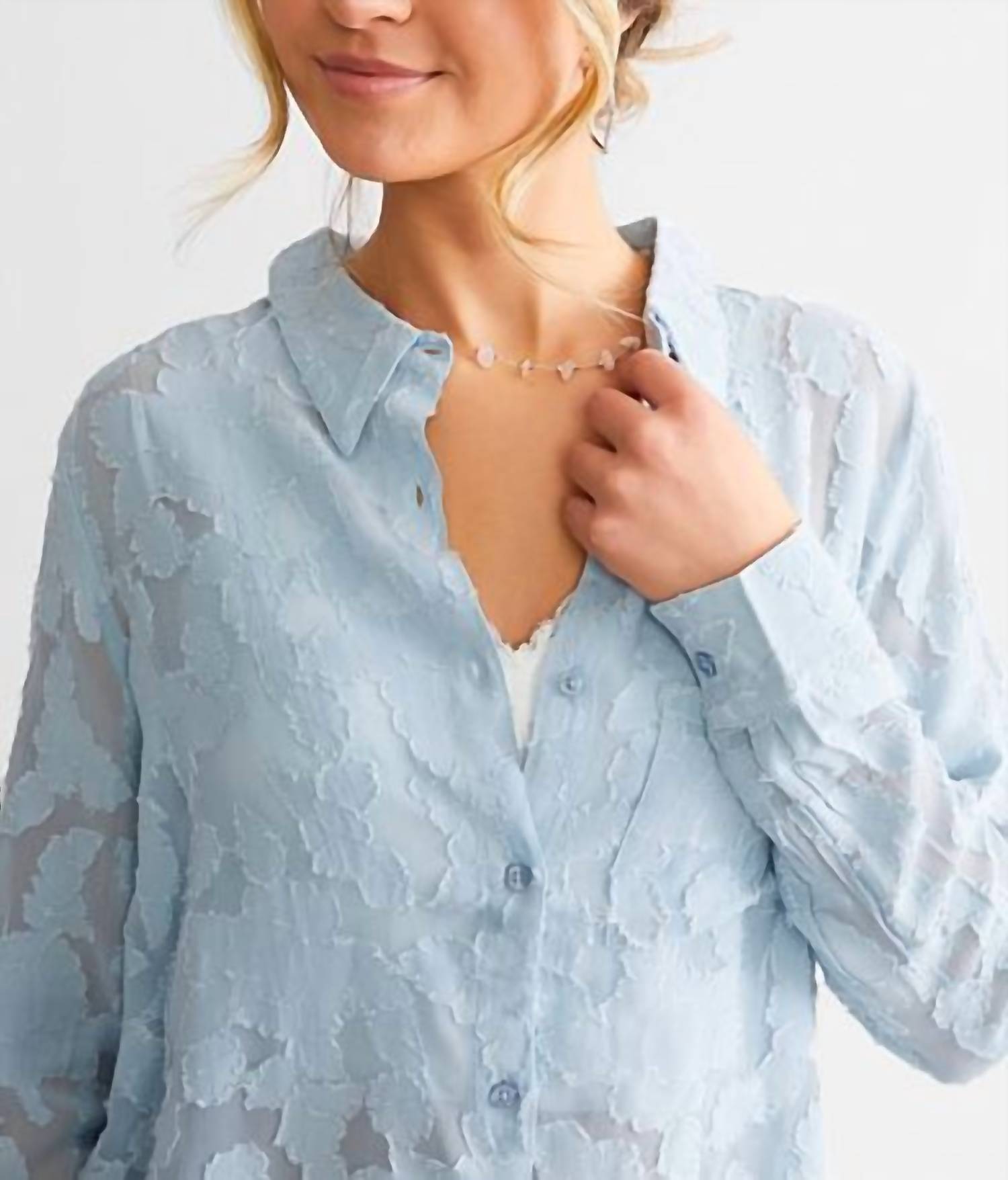 En Creme - Floral Jacquard Blouse