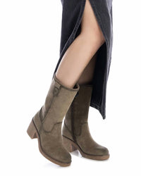 Refresh - Women's Suede Block Heel Boots
