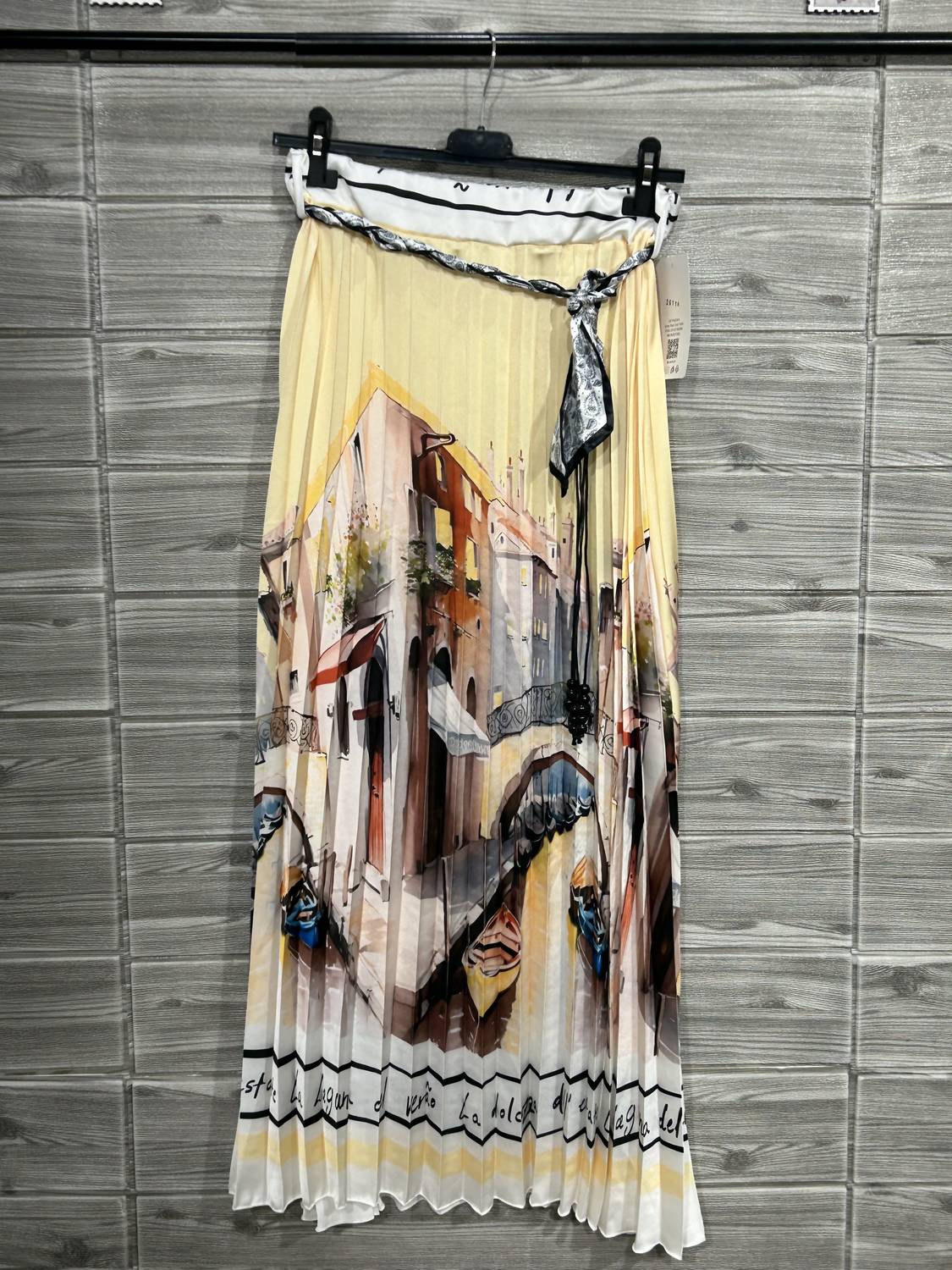 Oz - Women's Silk Scenery Skirt With Belt