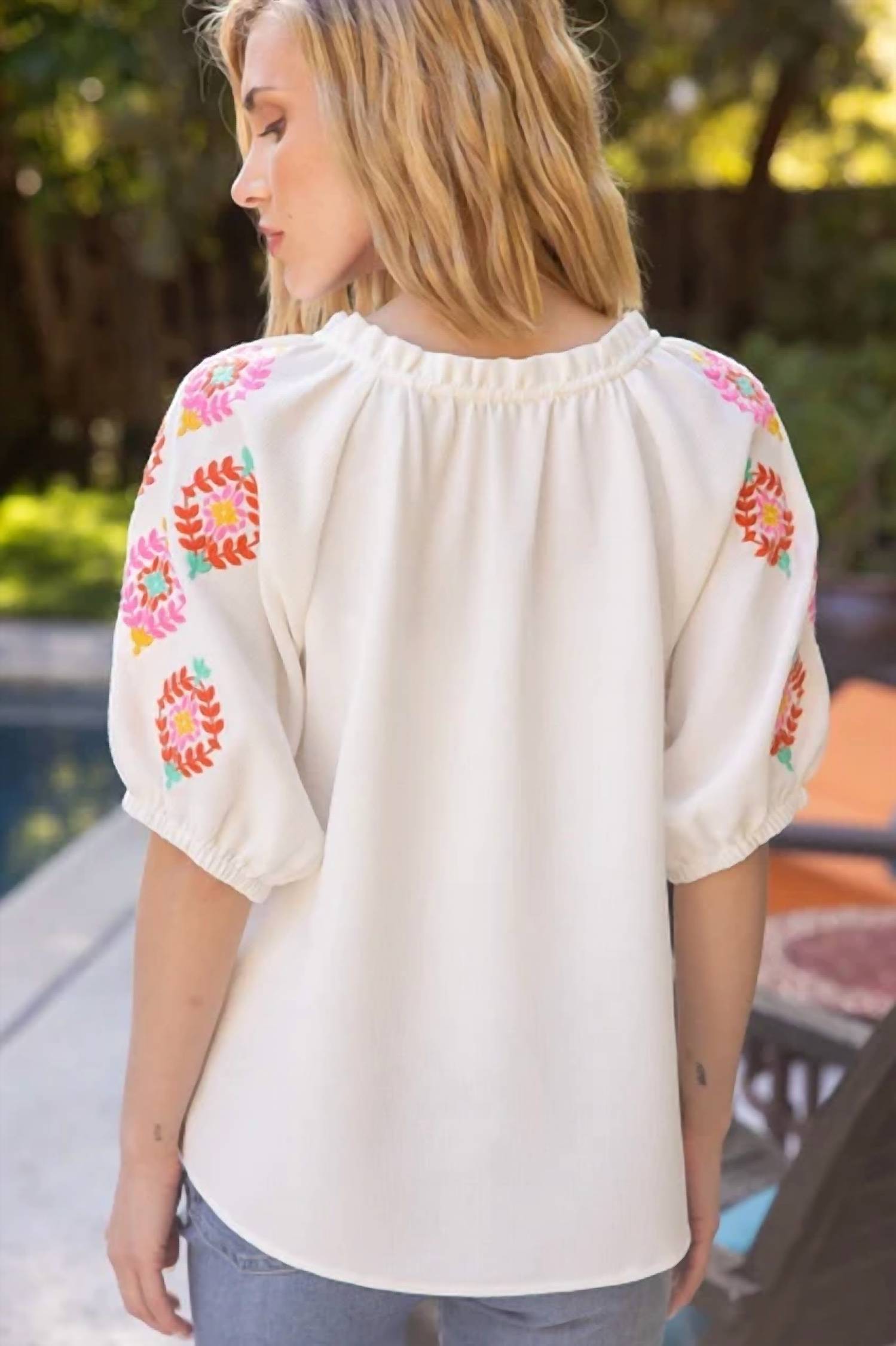 Voy - Embroidered Raglan Sleeve Top