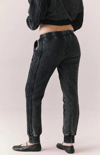 Chaser Bay Joggers in true black - women's pants - detail view