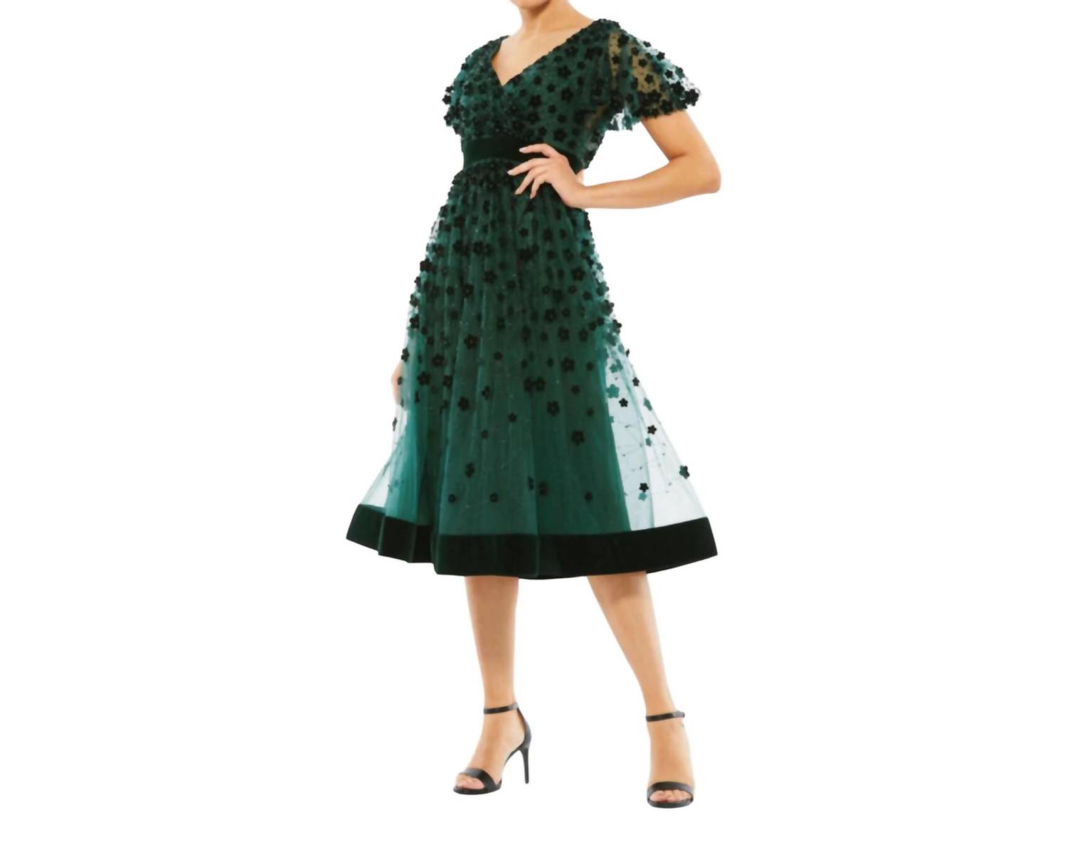 Mac Duggal - Embellished Butterfly Sleeve Velvet Hem Midi Dress