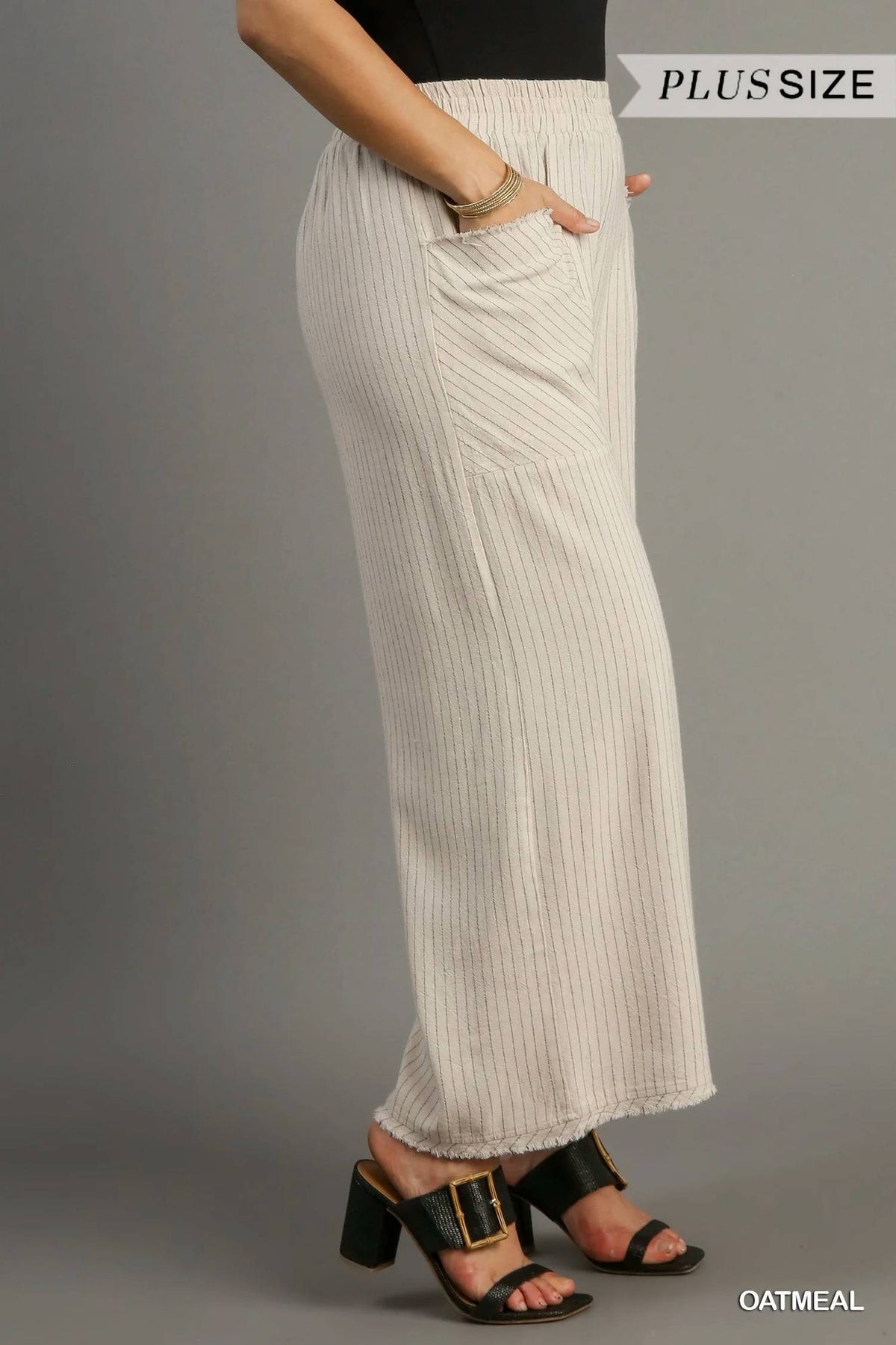 Umgee - Linen Blend Wide Leg Pants With Frayed Details - Plus