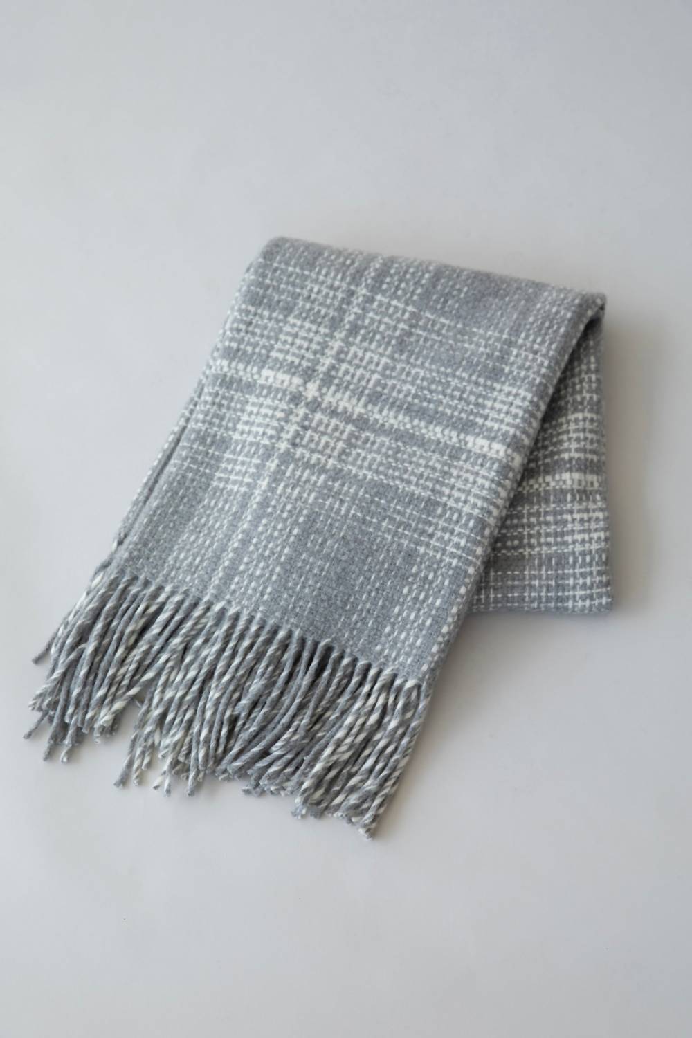 SSKEIN Rustic Plaid Throw in grey - item - view 5