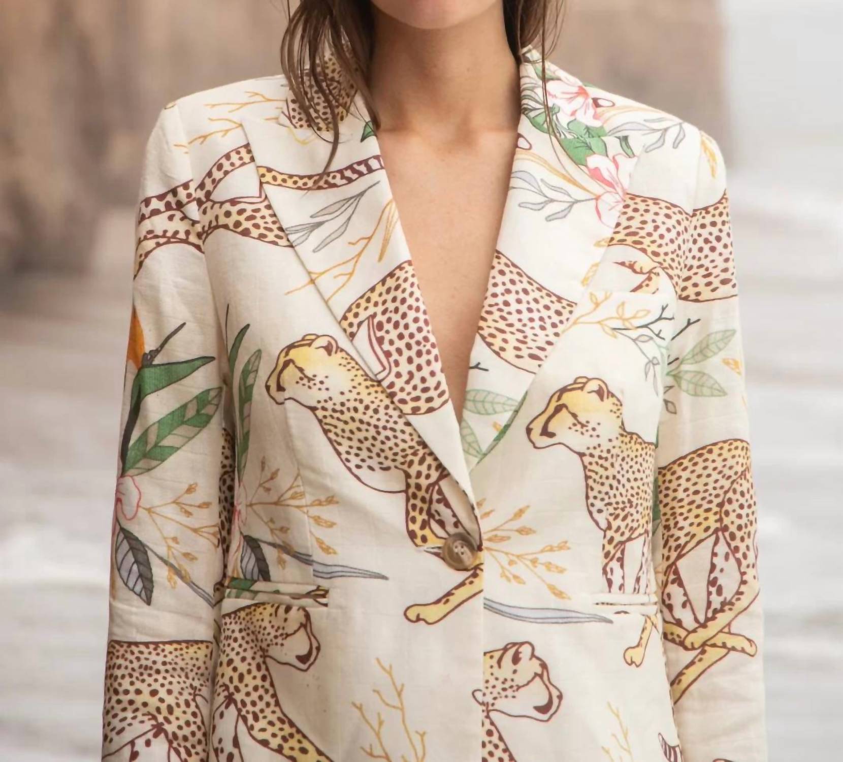 Las Surenas - Cheetah Running Floral Blazer