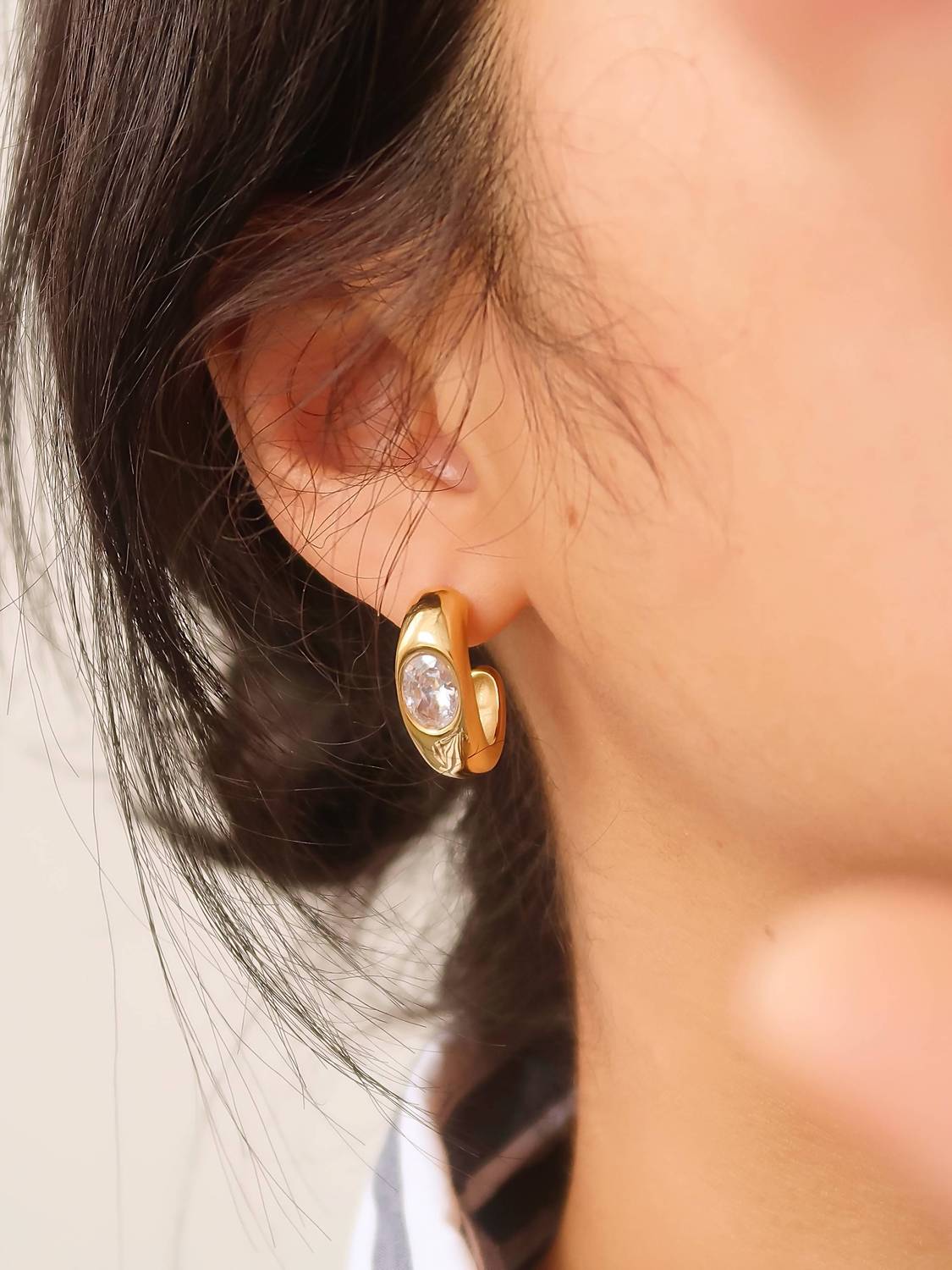Flanerie By Maiq - Women's Alienor Non-tarnish Classic C Hoop Earring