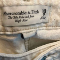 Abercrombie & Fitch - Curve Love 90s Pleated Ultra High Rise Relaxed Jeans