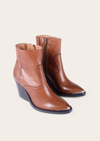 Kaanas - Women's Kade Block Ankle Booties