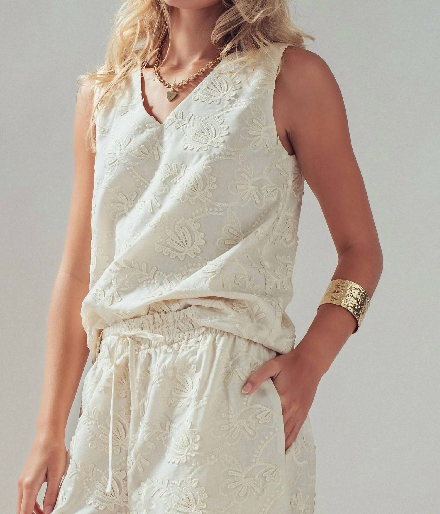 Urban Daizy - Floral Embroidered Cotton Top and Pant Set