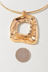 Merveille - Women's Hammered Square Pendant Collar Necklace