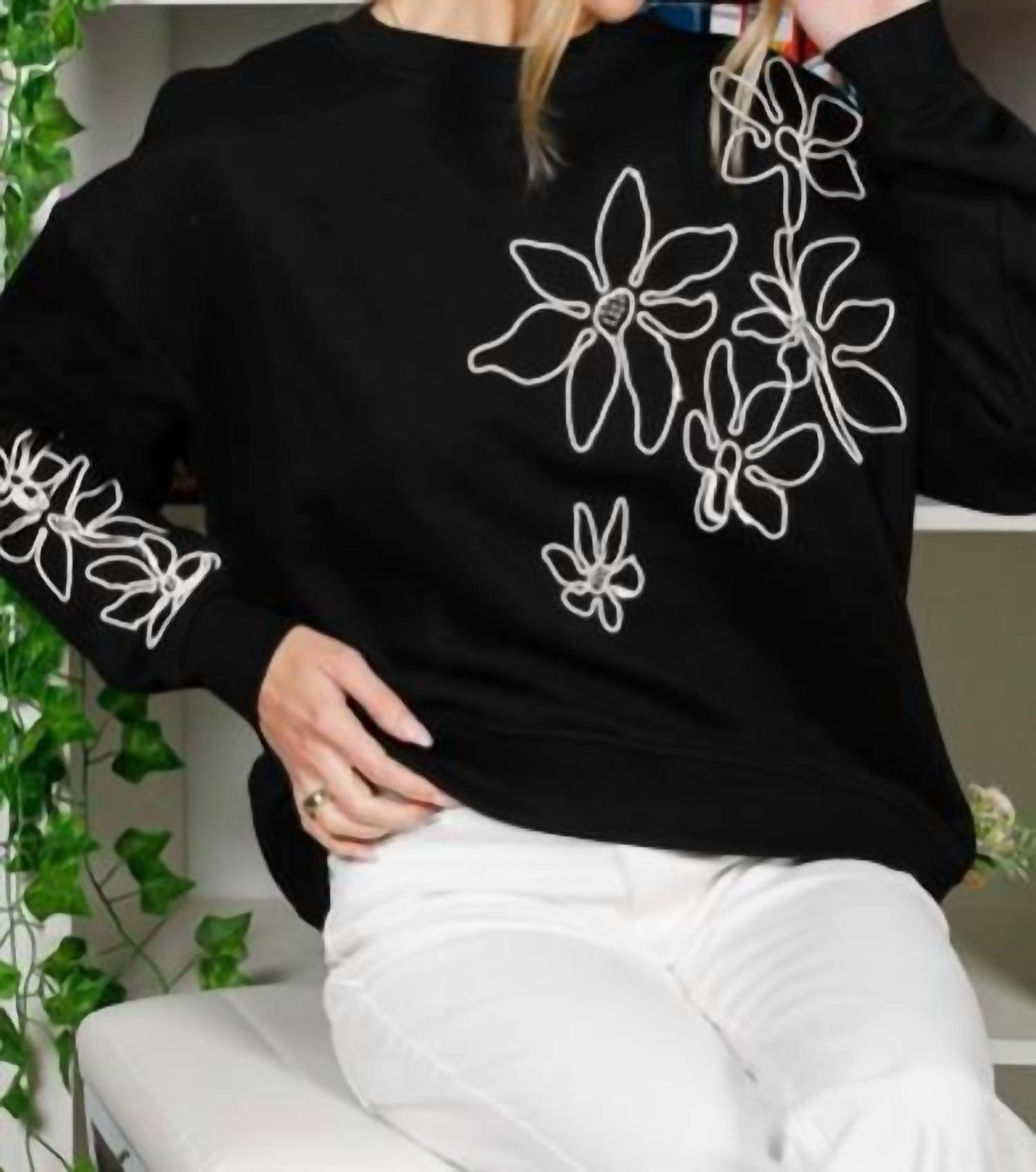 Vine & Love - Flower Embroidered Sweatshirt