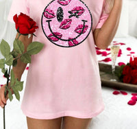 Gildan - Smiley Kiss Tee