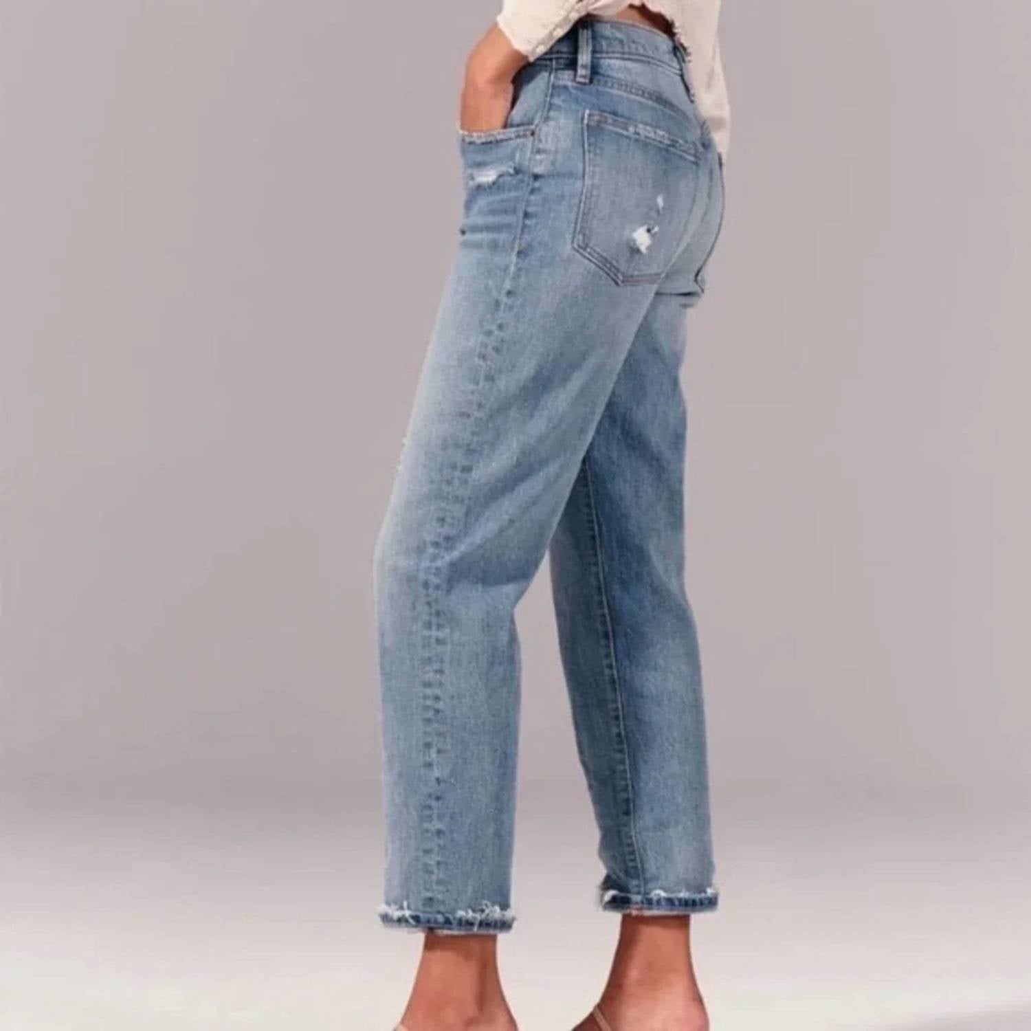 Abercrombie & Fitch - Mid Rise Boyfriend Jeans