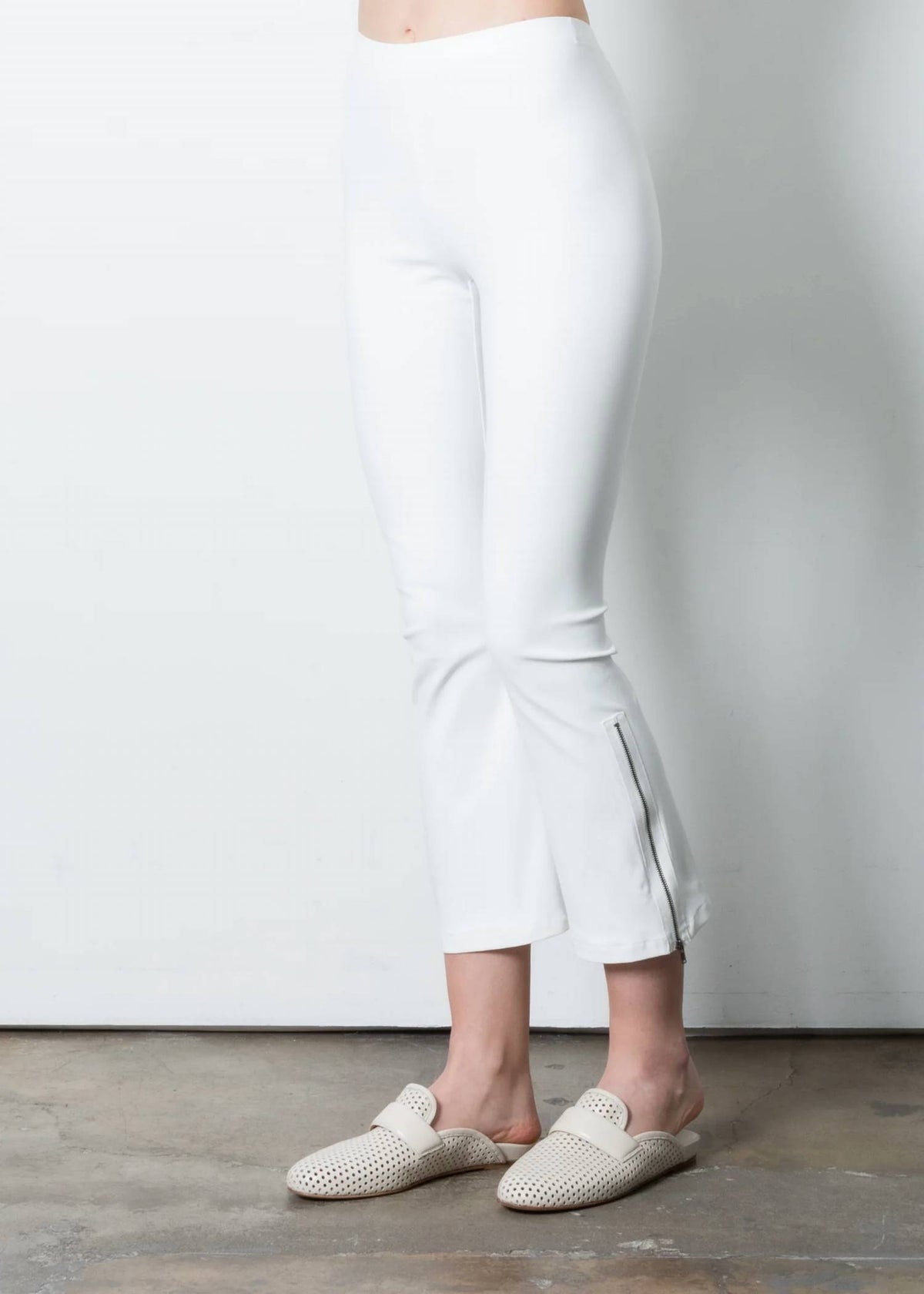 Elaine Kim - TECH STRETCH CROPPED SIDE ZIP LEGGING - MITRA CORE